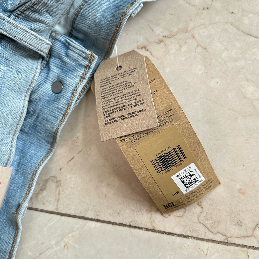 Levi's Light Blue Denim women's Bermuda Shorts - Picture 6 of 7